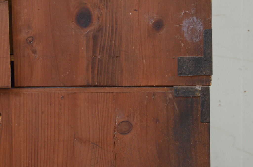 和製アンティーク　前面栗材　長い時を経て刻まれた風合いが趣溢れる重ね米沢箪笥(和たんす、時代箪笥、衣装タンス、収納箪笥)(R-069384)