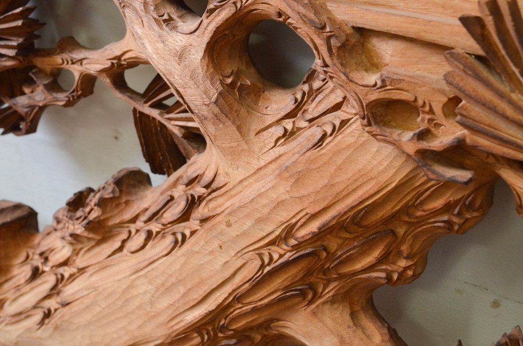 アンティーク建具　井波彫刻　躍動感ある松が美しい両面彫刻欄間2枚セット(明り取り、明かり取り)(R-069467)