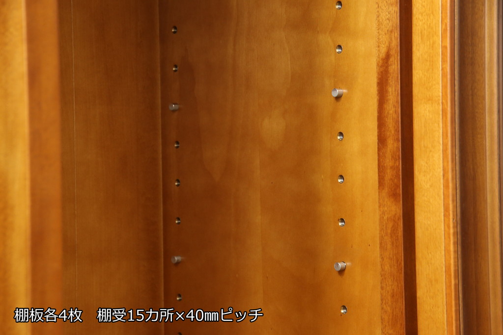 中古　美品　横浜ダニエル(daniel)　脚(台輪)付きリメイク　クラシカルな佇まいが魅力的なキャビネット(サイドボード、収納棚、戸棚)(R-058591)
