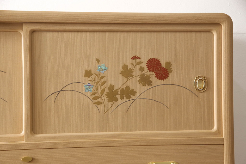 中古　伝統工芸士・中田静夫作　花の絵柄がかわいらしくも品を感じさせる紀州箪笥(大丸、桐たんす、衣装箪笥、和タンス、引き出し)(定価約220万円)(R-061669)