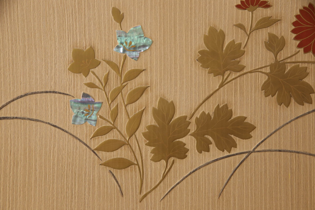 中古　伝統工芸士・中田静夫作　花の絵柄がかわいらしくも品を感じさせる紀州箪笥(大丸、桐たんす、衣装箪笥、和タンス、引き出し)(定価約220万円)(R-061669)