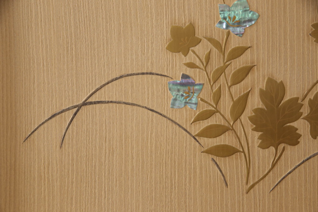 中古　伝統工芸士・中田静夫作　花の絵柄がかわいらしくも品を感じさせる紀州箪笥(大丸、桐たんす、衣装箪笥、和タンス、引き出し)(定価約220万円)(R-061669)