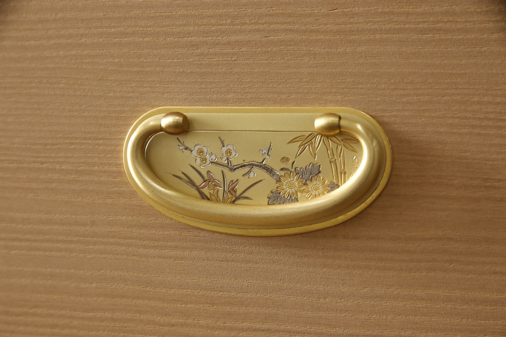 中古　伝統工芸士・中田静夫作　花の絵柄がかわいらしくも品を感じさせる紀州箪笥(大丸、桐たんす、衣装箪笥、和タンス、引き出し)(定価約220万円)(R-061669)
