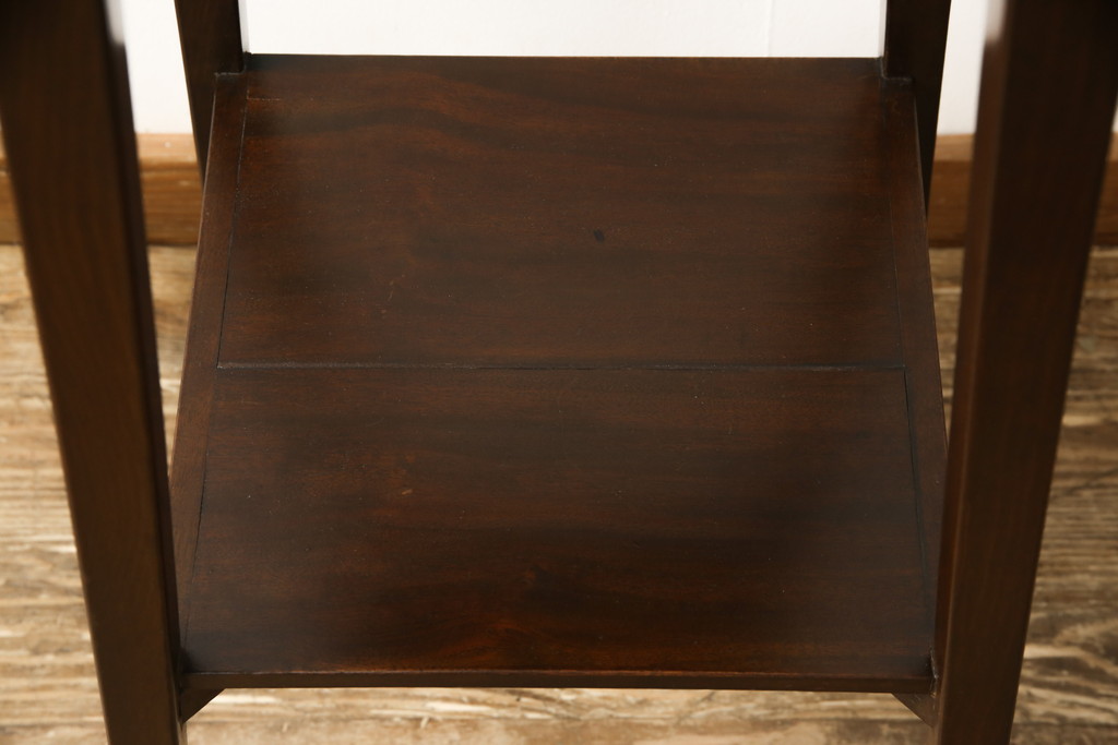 和製アンティーク　カバ材　シンプルなデザインで馴染みやすいサイドテーブル(花台、飾り棚)(R-055973)
