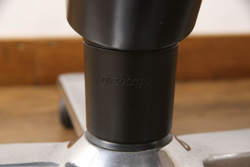 希少!　ヨーロッパビンテージ　ドイツ　girsberger(ギルスバーガー)社　trilax(トリラックス)　本革　ドイツらしい機能美が光るレザーオフィスチェア(アームチェア、ワークチェア、ヴィンテージ)(R-061508)