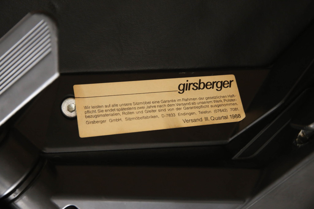希少!　ヨーロッパビンテージ　ドイツ　girsberger(ギルスバーガー)社　trilax(トリラックス)　本革　ドイツらしい機能美が光るレザーオフィスチェア(アームチェア、ワークチェア、ヴィンテージ)(R-061508)