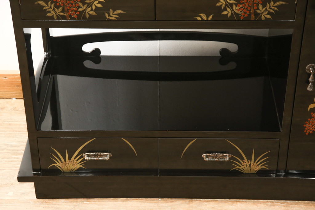 和製ビンテージ　凝ったつくりの取っ手が目を引く蒔絵風飾り棚(茶棚、戸棚、茶箪笥、ヴィンテージ)(R-054370)
