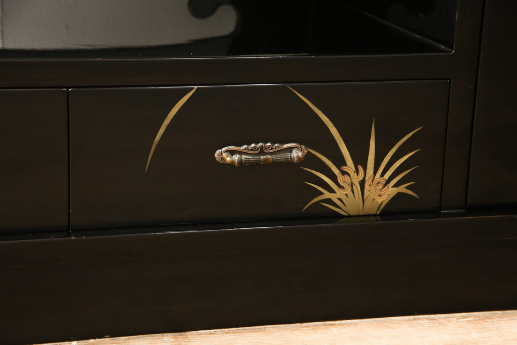 和製ビンテージ　凝ったつくりの取っ手が目を引く蒔絵風飾り棚(茶棚、戸棚、茶箪笥、ヴィンテージ)(R-054370)