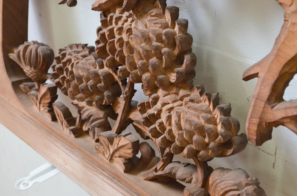 アンティーク建具　井波彫刻　辰児作　躍動感ある竹梅菊が美しい両面彫刻欄間2枚セット(明り取り、明かり取り、在銘)(R-068413)