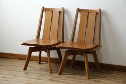中古　美品　希少な廃番品　飛騨清見工房(HIDA kiyomi koubou)(大日家具工業)　楢(ナラ)材　無垢　ナラ無垢材がふんだんに使用された回転チェア2脚セット(板座チェア、回転イス、ダイニングチェア、椅子、バラ売り可能)(定価2脚で約16万円)(R-080672)
