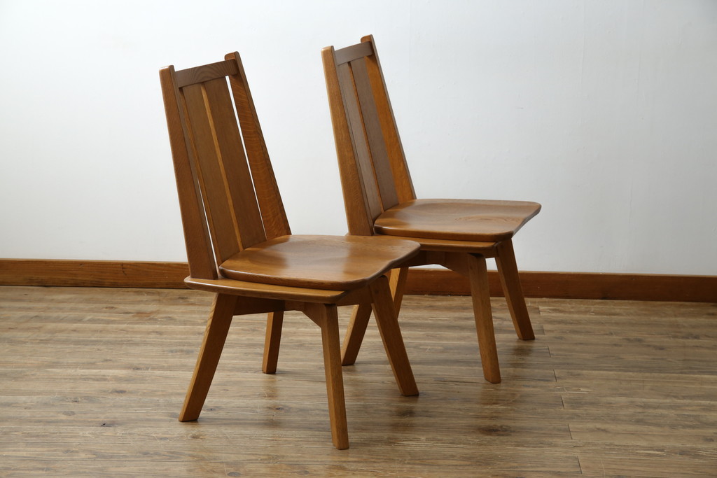 中古　美品　希少な廃番品　飛騨清見工房(HIDA kiyomi koubou)(大日家具工業)　楢(ナラ)材　無垢　ナラ無垢材がふんだんに使用された回転チェア2脚セット(板座チェア、回転イス、ダイニングチェア、椅子、バラ売り可能)(定価2脚で約16万円)(R-080672)