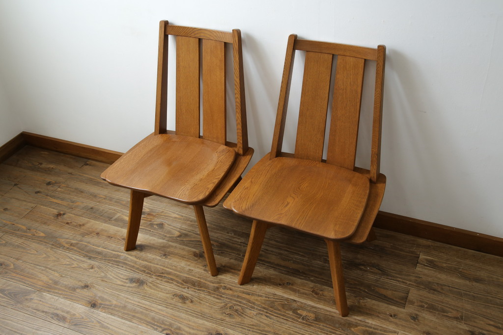 中古　美品　希少な廃番品　飛騨清見工房(HIDA kiyomi koubou)(大日家具工業)　楢(ナラ)材　無垢　ナラ無垢材がふんだんに使用された回転チェア2脚セット(板座チェア、回転イス、ダイニングチェア、椅子、バラ売り可能)(定価2脚で約16万円)(R-080672)