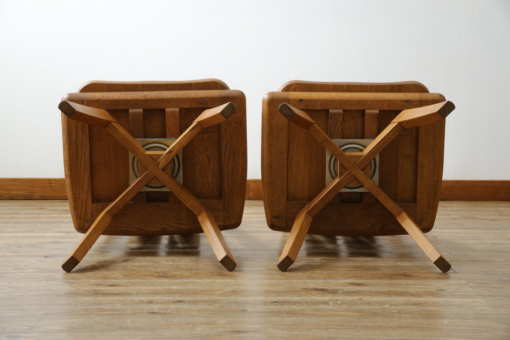 中古　美品　希少な廃番品　飛騨清見工房(HIDA kiyomi koubou)(大日家具工業)　楢(ナラ)材　無垢　ナラ無垢材がふんだんに使用された回転チェア2脚セット(板座チェア、回転イス、ダイニングチェア、椅子、バラ売り可能)(定価2脚で約16万円)(R-080672)