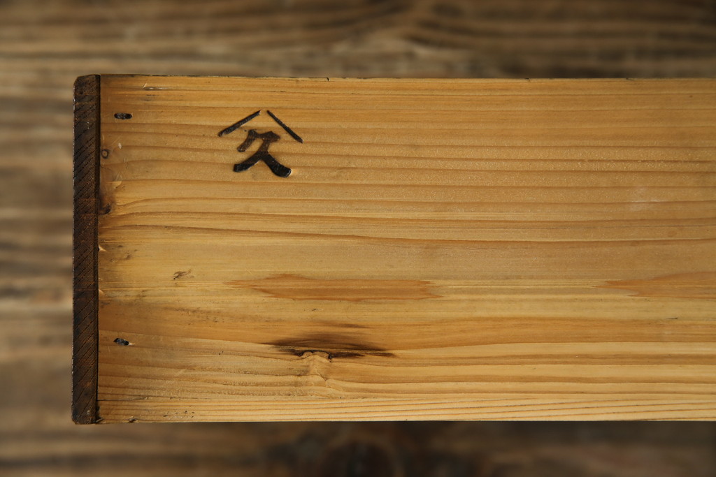 和製アンティーク　前面欅(ケヤキ)材　どこか懐かしさを感じる味の良い関東水屋箪笥(サイドキャビネット、茶箪笥、食器棚、収納棚、戸棚)(R-081618)