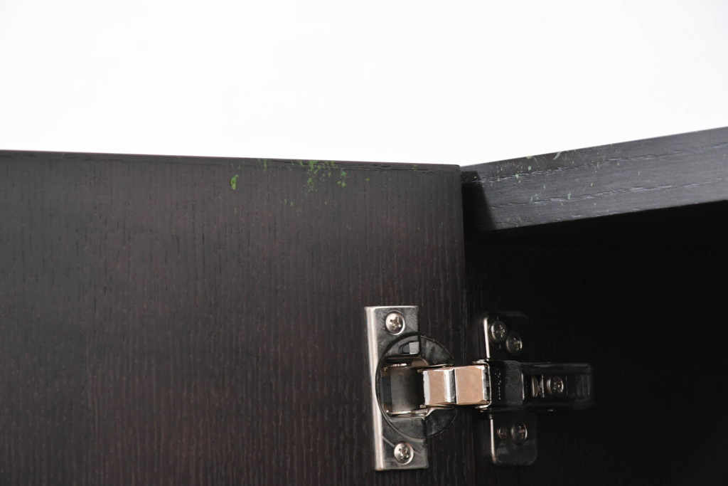 中古　美品　展示品　AIDEC(アイデック)　スタイリッシュなモダンデザインがお洒落なサイドボード(収納棚、戸棚、リビングボード、キャビネット)(定価約33万円)(R-084424)
