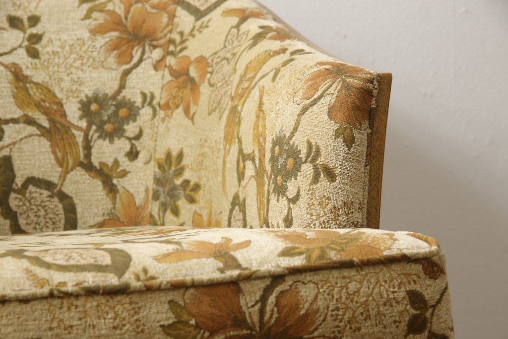 中古　美品　アメリカ輸入モデル　DREXEL HERITAGE(ドレクセルヘリテイジ)　花と鳥の絵柄が落ち着いた雰囲気を醸し出す1人掛けソファ(一人掛け、アームチェア)(R-058921)