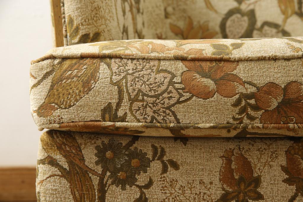 中古　美品　アメリカ輸入モデル　DREXEL HERITAGE(ドレクセルヘリテイジ)　花と鳥の絵柄が落ち着いた雰囲気を醸し出す1人掛けソファ(一人掛け、アームチェア)(R-058921)