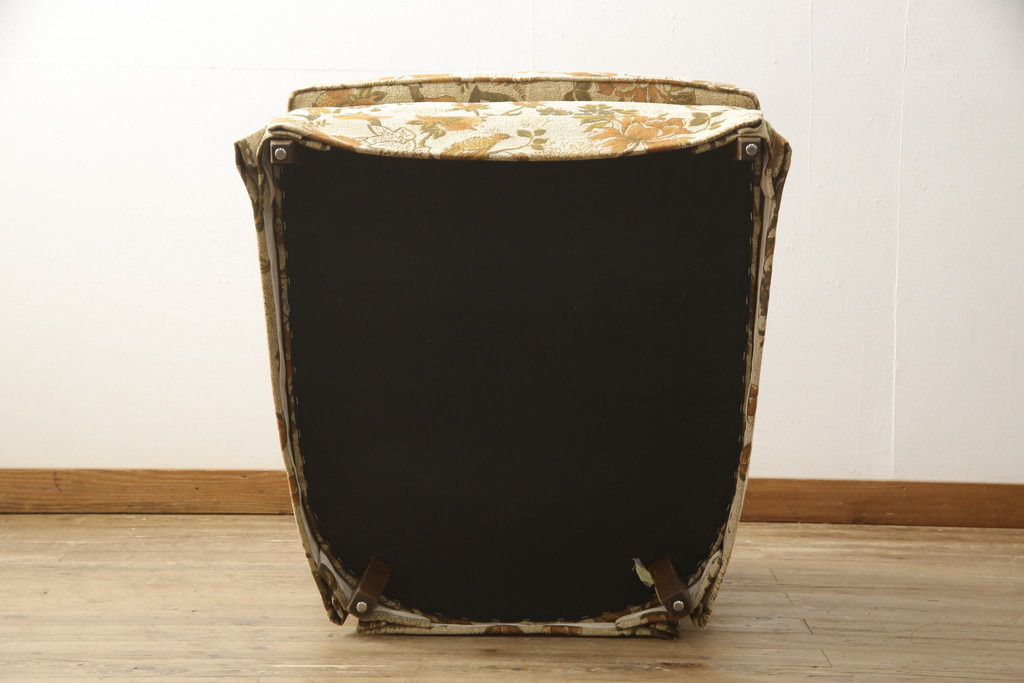 中古　美品　アメリカ輸入モデル　DREXEL HERITAGE(ドレクセルヘリテイジ)　花と鳥の絵柄が落ち着いた雰囲気を醸し出す1人掛けソファ(一人掛け、アームチェア)(R-058921)