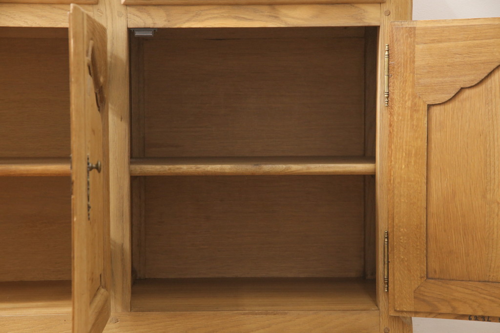 【セミオーダー家具実例】アンティークのサイドボードに高品質リペア!!本体全体を剥離し木肌仕上げを施しました。(収納棚)