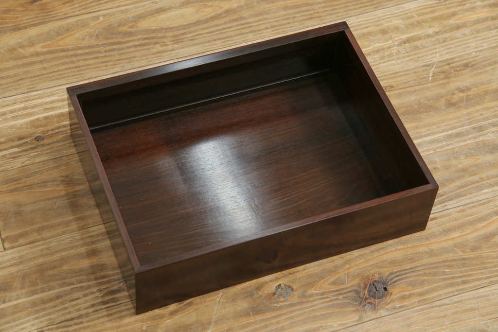 中古　伝統工芸　大阪唐木指物　漆塗り　紫檀(シタン)材製　在銘萬翠　扇の彫刻入りの飾り棚(茶棚、キャビネット)(R-056714)