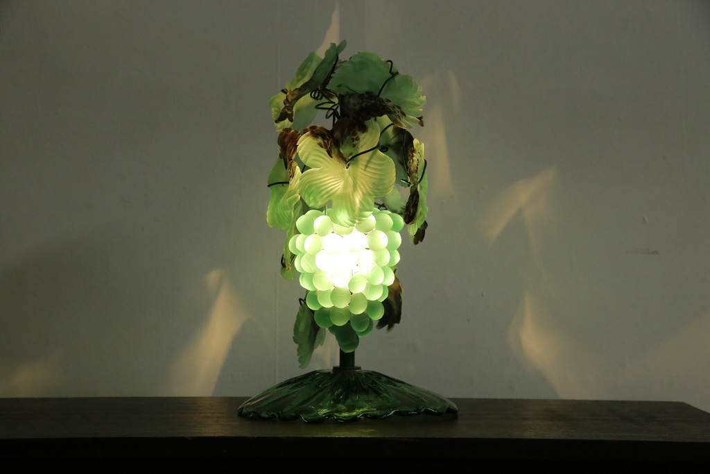 中古　イタリア　トーソー社(TOSO CESARE)　ムラーノガラス(MURANO)　ブドウ(葡萄、ぶどう)　1灯　空間のアクセントになるテーブルスタンド(テーブルライト、卓上ランプ、ベネチアングラス、ムラノガラス)(R-083330)