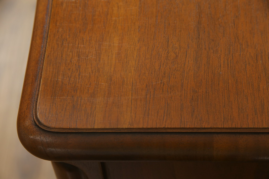 中古 美品　DREXEL HERITAGE(ドレクセルヘリテイジ)　Touraine(ツーレイン)　マホガニー材製の贅沢なアンティーク調チェスト(引き出し、サイドチェスト)(R-061346)