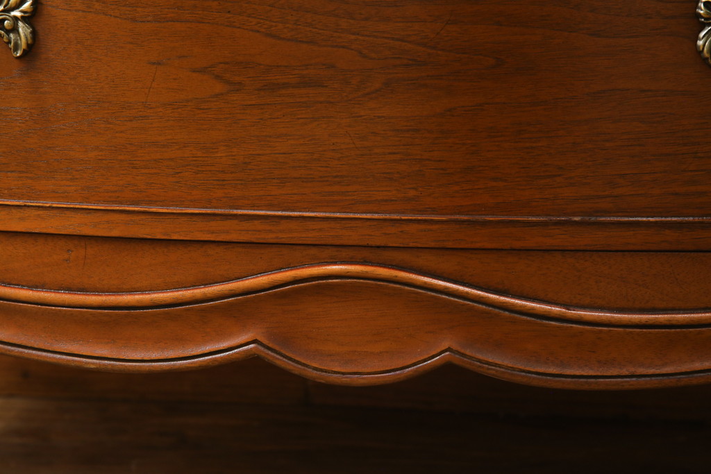 中古 美品　DREXEL HERITAGE(ドレクセルヘリテイジ)　Touraine(ツーレイン)　マホガニー材製の贅沢なアンティーク調チェスト(引き出し、サイドチェスト)(R-061346)