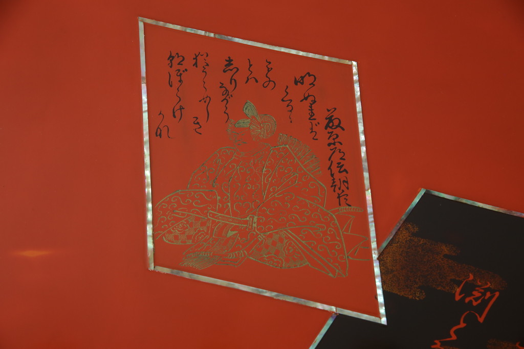 中古　美品　輪島塗り　漆塗り　百人一首の絵柄が趣を感じさせる座卓(ローテーブル、センターテーブル、リビングテーブル)(R-075660)