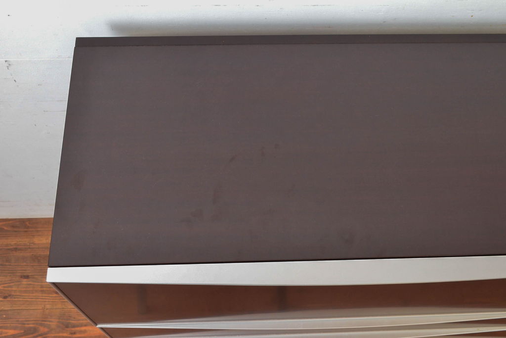 中古　美品　イタリア家具　arflex(アルフレックス)　COMPOSER(コンポーザー)　シンプルなデザインがお部屋に馴染みやすい!!フラップダウン扉収納付きチェスト(引き出し、サイドチェスト、サイドボード)(R-061520)