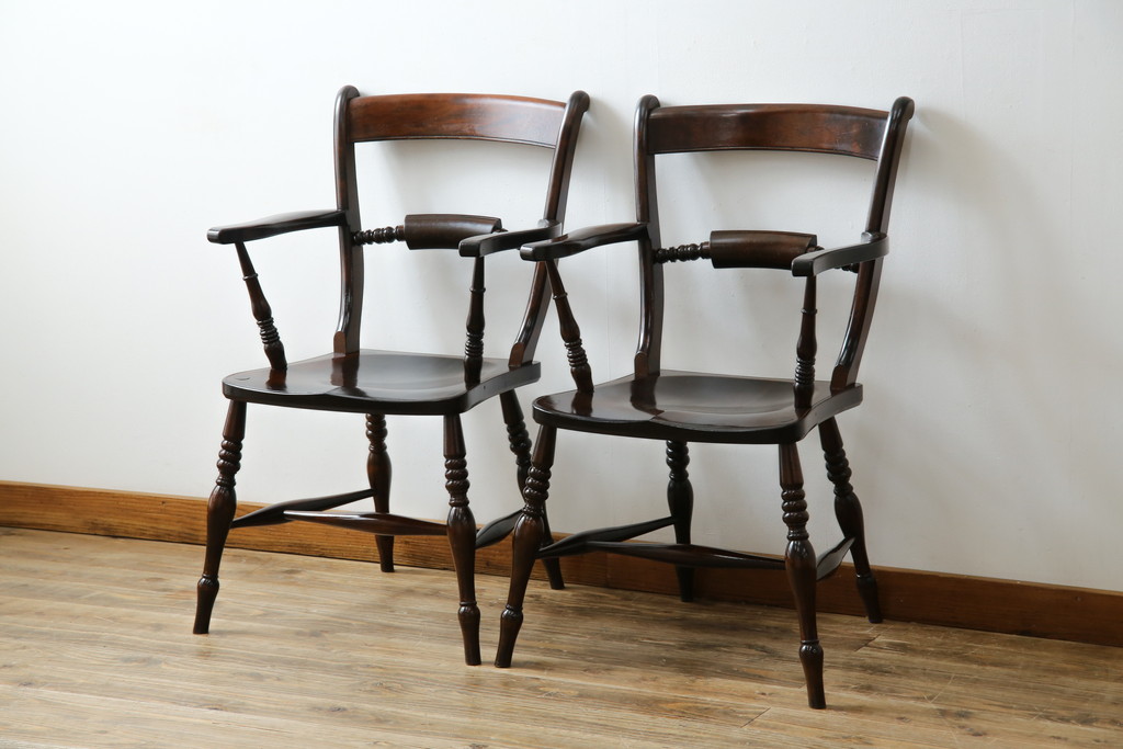 中古　松本民芸家具　B型ワイコムチェア　落ち着いた色味と滑らかな質感が美しいアームチェア2脚セット(板座チェア、ダイニングチェア、椅子、イス、バラ売り可能)(定価2脚で約35万円)(R-082362)