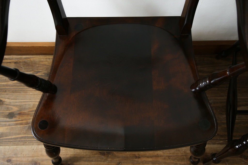 中古　松本民芸家具　B型ワイコムチェア　落ち着いた色味と滑らかな質感が美しいアームチェア2脚セット(板座チェア、ダイニングチェア、椅子、イス、バラ売り可能)(定価2脚で約35万円)(R-082362)