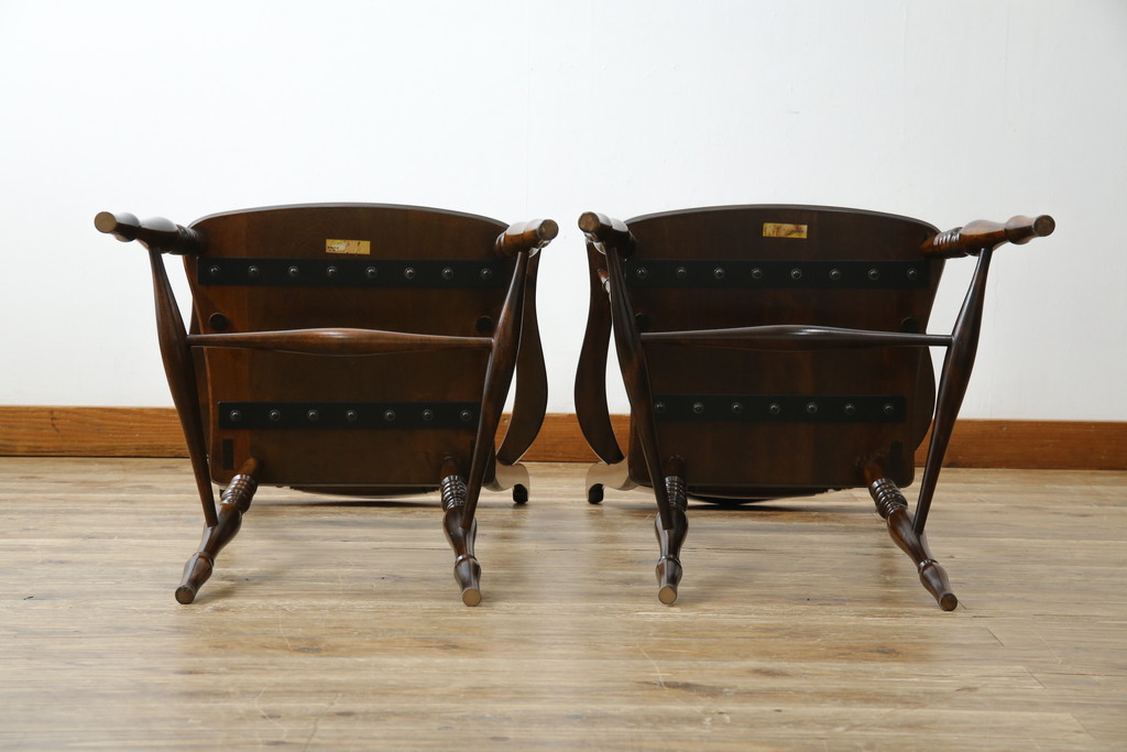 中古　松本民芸家具　B型ワイコムチェア　落ち着いた色味と滑らかな質感が美しいアームチェア2脚セット(板座チェア、ダイニングチェア、椅子、イス、バラ売り可能)(定価2脚で約35万円)(R-082362)