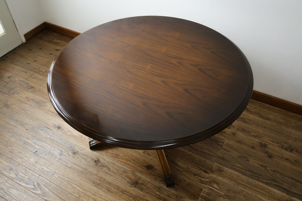 中古　カリモク家具(karimoku)　COLONIAL(コロニアル)シリーズ　カントリースタイルの柔らかな雰囲気の丸型ダイニングテーブル(ラウンドテーブル、丸テーブル、二人掛け、四人掛け、2人用、4人用、円卓)(R-083364)