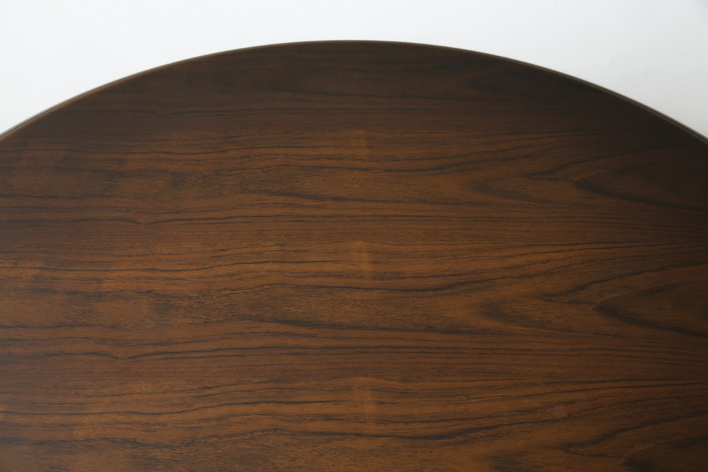 中古　カリモク家具(karimoku)　COLONIAL(コロニアル)シリーズ　カントリースタイルの柔らかな雰囲気の丸型ダイニングテーブル(ラウンドテーブル、丸テーブル、二人掛け、四人掛け、2人用、4人用、円卓)(R-083364)