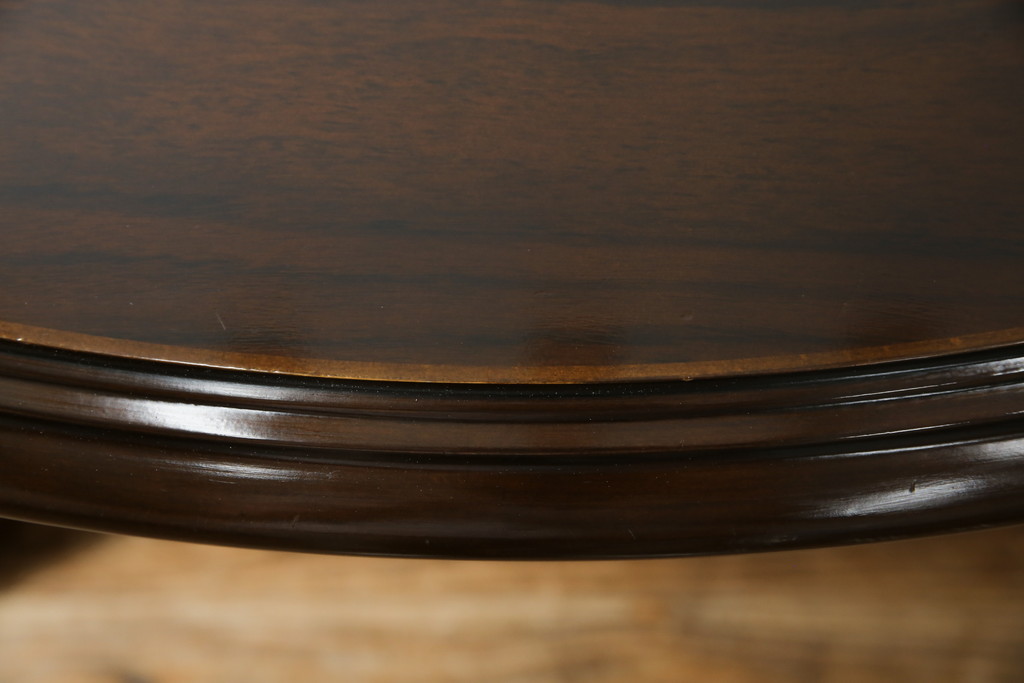 中古　カリモク家具(karimoku)　COLONIAL(コロニアル)シリーズ　カントリースタイルの柔らかな雰囲気の丸型ダイニングテーブル(ラウンドテーブル、丸テーブル、二人掛け、四人掛け、2人用、4人用、円卓)(R-083364)