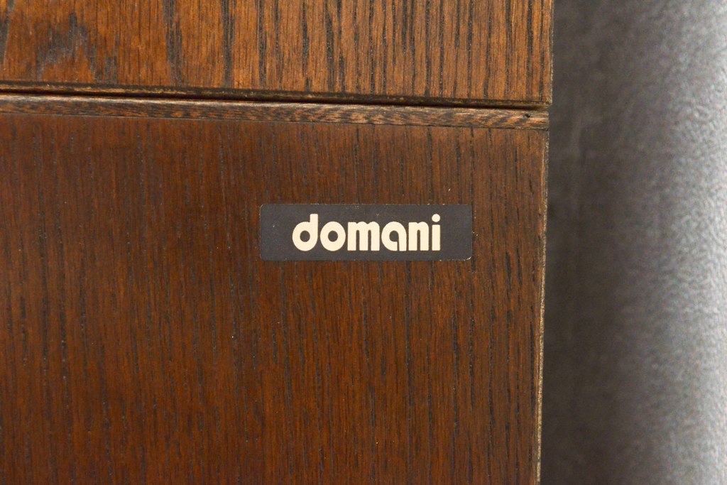 中古　カリモク　domani(ドマーニ)　Morganton(モーガントン)　モダンなデザインがステキなキャビネット(定価約70万円)(食器棚、飾り棚、本箱、収納棚)(R-057154)