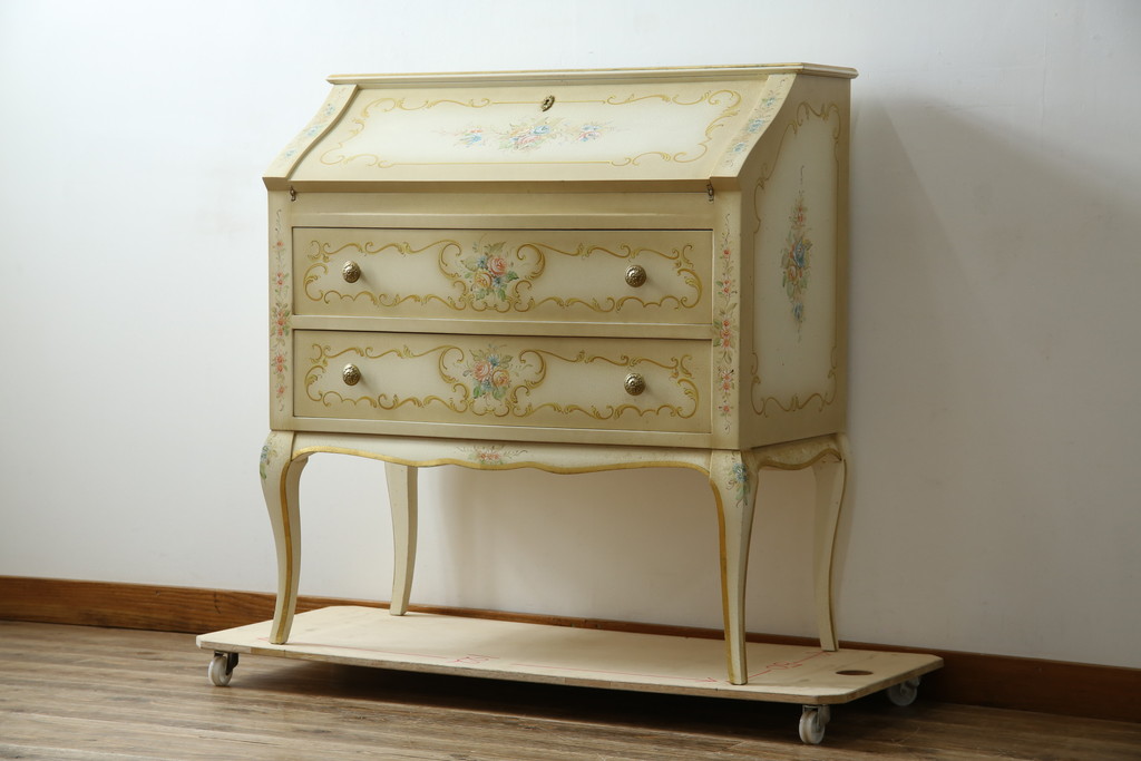 中古　美品　イタリア高級家具　ノバパルク(NOVAPLAK)　ロココ調の装飾がかわいらしいライティングビューロー(机、デスク、在宅用、在宅ワーク用、ワークデスク、引き出し)(定価約97万円)(R-084246)