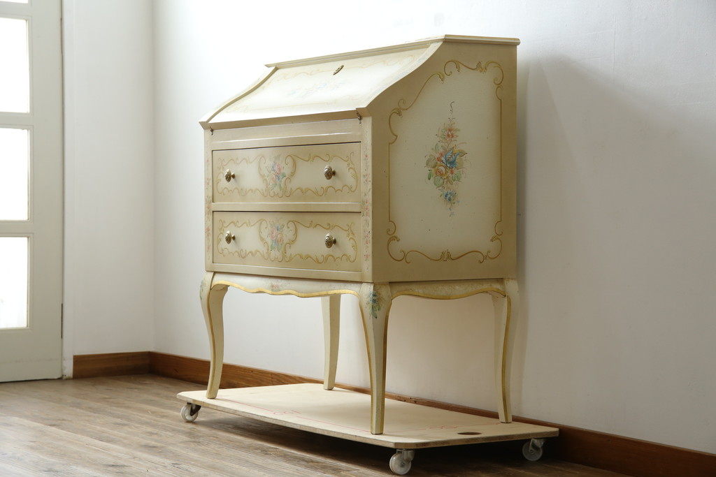 中古　美品　イタリア高級家具　ノバパルク(NOVAPLAK)　ロココ調の装飾がかわいらしいライティングビューロー(机、デスク、在宅用、在宅ワーク用、ワークデスク、引き出し)(定価約97万円)(R-084246)