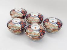 明治期　伊万里焼　色絵　桃印　鳳凰菊雷文　約12cm　4.1寸　色鮮やかな染付と金彩で装飾された豪華な蓋付き茶碗5客セット(金彩、器、どんぶり、和皿、和食器、四寸一分)(R-077415)
