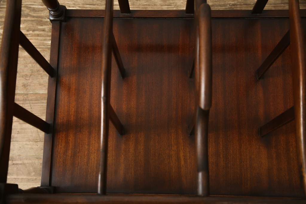 最高級　イギリスビンテージ　Bevan Funnell(ベヴァン・ファンネル)　Reprodux　マホガニー材　細部まで凝ったデザインが魅力的なマガジンラック(本立て、ヴィンテージ)(R-056346)
