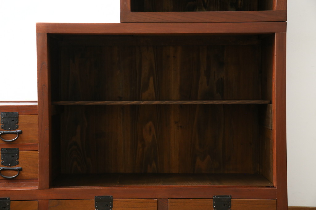 和製ビンテージ　高級工芸家具　総欅(ケヤキ)材　古金具リメイク　職人手作り　小振りな階段箪笥(階段タンス、収納たんす、和箪笥、時代箪笥、引き出し、ヴィンテージ)(R-070433)