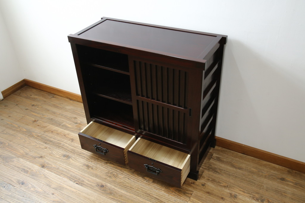 中古　ニレ材　上質な和の空間を演出する水屋箪笥サイドボード(茶箪笥、収納棚、戸棚、食器棚、サイドキャビネット)(R-066395)