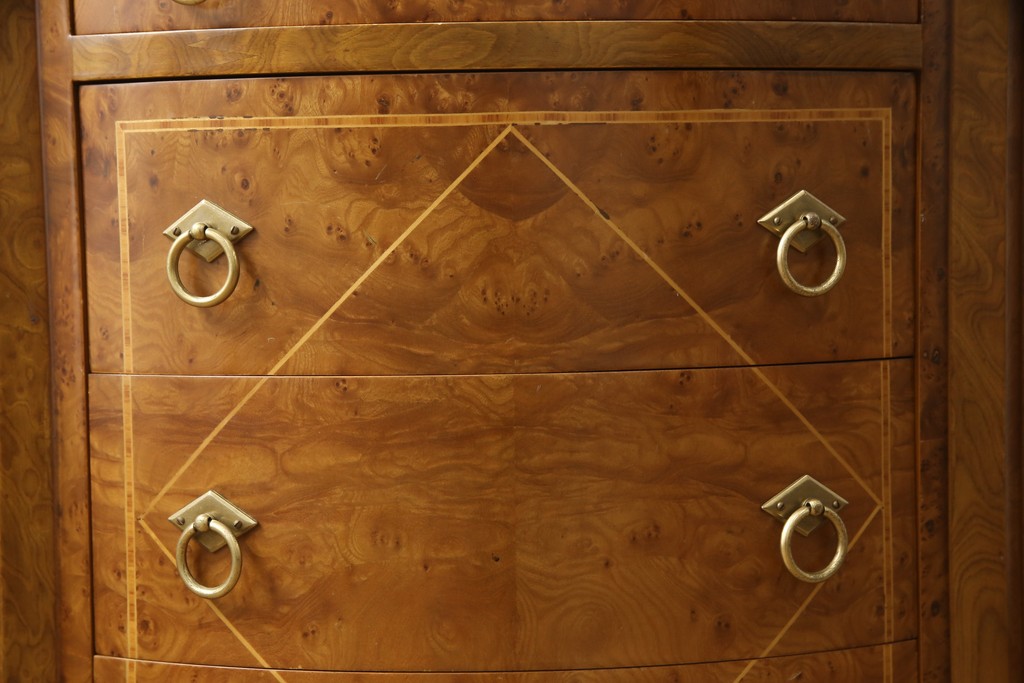 中古　六本木アピス　スペイン高級家具　バーズアイ　凝ったデザインが面白い象嵌入りサイドチェスト(定価約39万円)(サイドボード、引き出し、サイドテーブル)(R-057932)