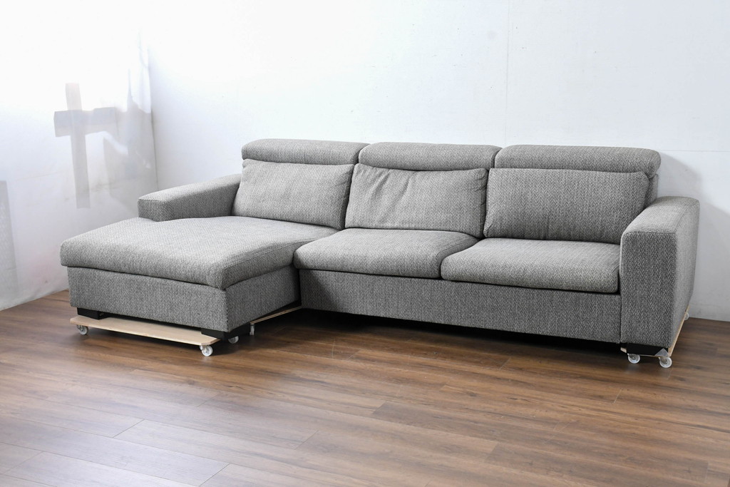 中古　美品　展示品　BoConcept(ボーコンセプト)　ヘッドレストの高さ調節可能　モダンで落ち着いた雰囲気の3人掛けソファ(2人掛け、3P、2P、L字型ソファ、カウチソファ、コーナーソファ、北欧)(定価約70万円)(R-084422)