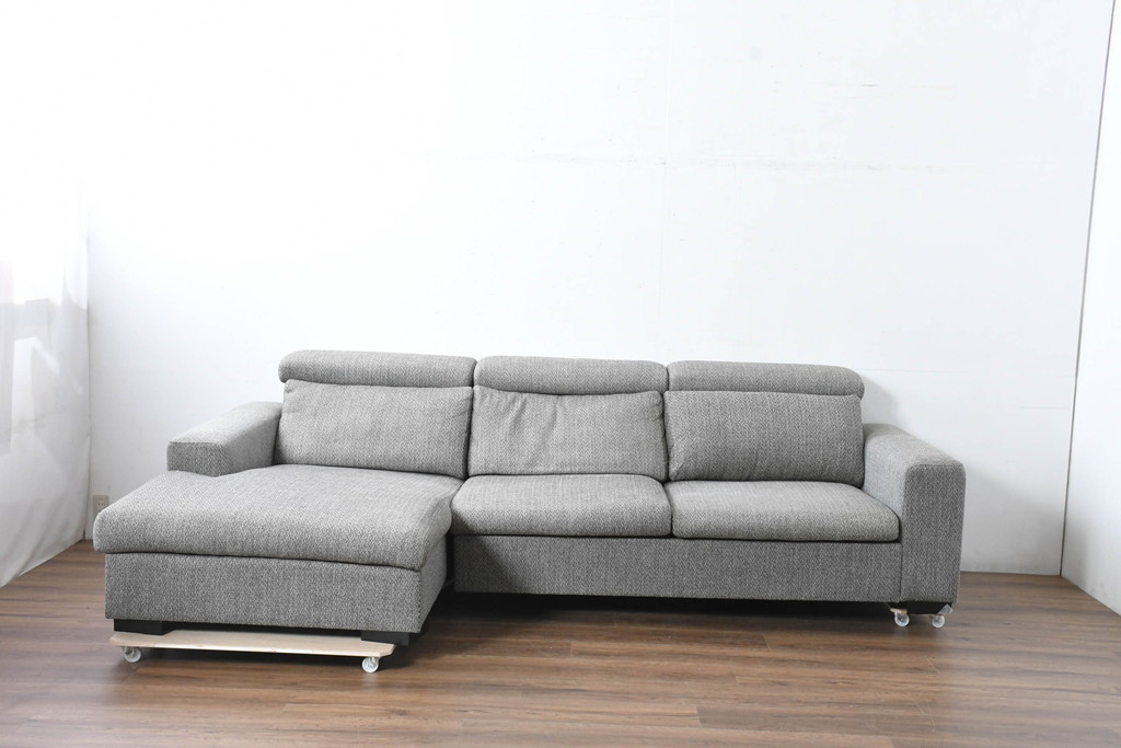 中古　美品　展示品　BoConcept(ボーコンセプト)　ヘッドレストの高さ調節可能　モダンで落ち着いた雰囲気の3人掛けソファ(2人掛け、3P、2P、L字型ソファ、カウチソファ、コーナーソファ、北欧)(定価約70万円)(R-084422)