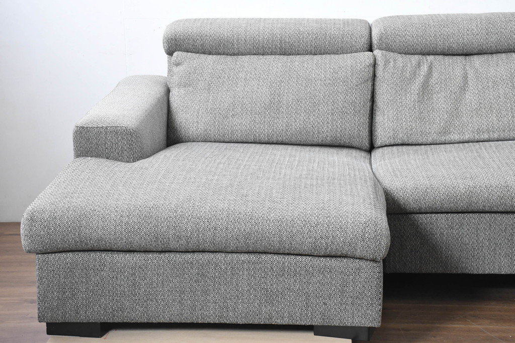 中古　美品　展示品　BoConcept(ボーコンセプト)　ヘッドレストの高さ調節可能　モダンで落ち着いた雰囲気の3人掛けソファ(2人掛け、3P、2P、L字型ソファ、カウチソファ、コーナーソファ、北欧)(定価約70万円)(R-084422)