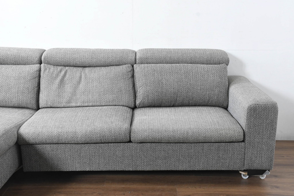 中古　美品　展示品　BoConcept(ボーコンセプト)　ヘッドレストの高さ調節可能　モダンで落ち着いた雰囲気の3人掛けソファ(2人掛け、3P、2P、L字型ソファ、カウチソファ、コーナーソファ、北欧)(定価約70万円)(R-084422)