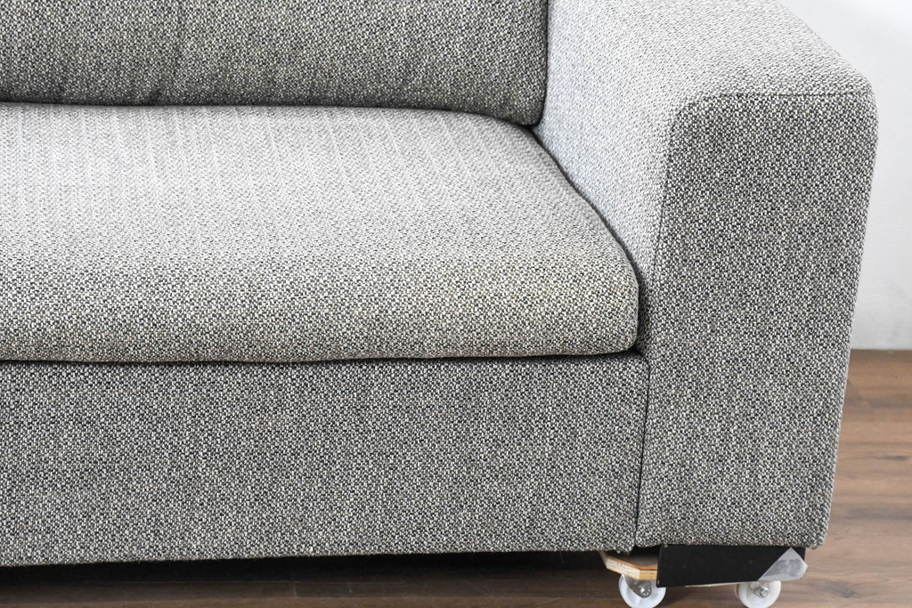 中古　美品　展示品　BoConcept(ボーコンセプト)　ヘッドレストの高さ調節可能　モダンで落ち着いた雰囲気の3人掛けソファ(2人掛け、3P、2P、L字型ソファ、カウチソファ、コーナーソファ、北欧)(定価約70万円)(R-084422)