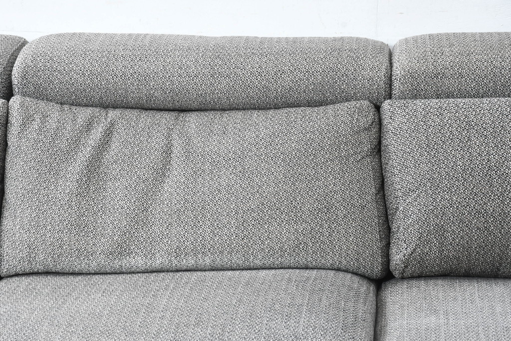 中古　美品　展示品　BoConcept(ボーコンセプト)　ヘッドレストの高さ調節可能　モダンで落ち着いた雰囲気の3人掛けソファ(2人掛け、3P、2P、L字型ソファ、カウチソファ、コーナーソファ、北欧)(定価約70万円)(R-084422)