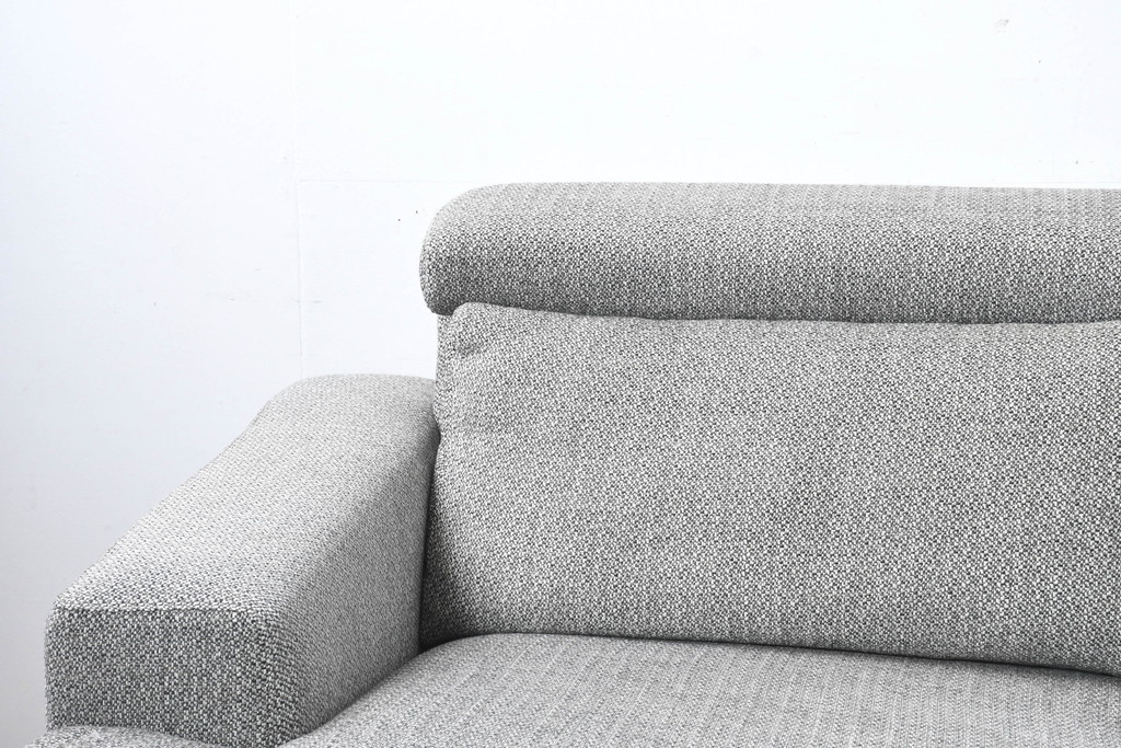 中古　美品　展示品　BoConcept(ボーコンセプト)　ヘッドレストの高さ調節可能　モダンで落ち着いた雰囲気の3人掛けソファ(2人掛け、3P、2P、L字型ソファ、カウチソファ、コーナーソファ、北欧)(定価約70万円)(R-084422)